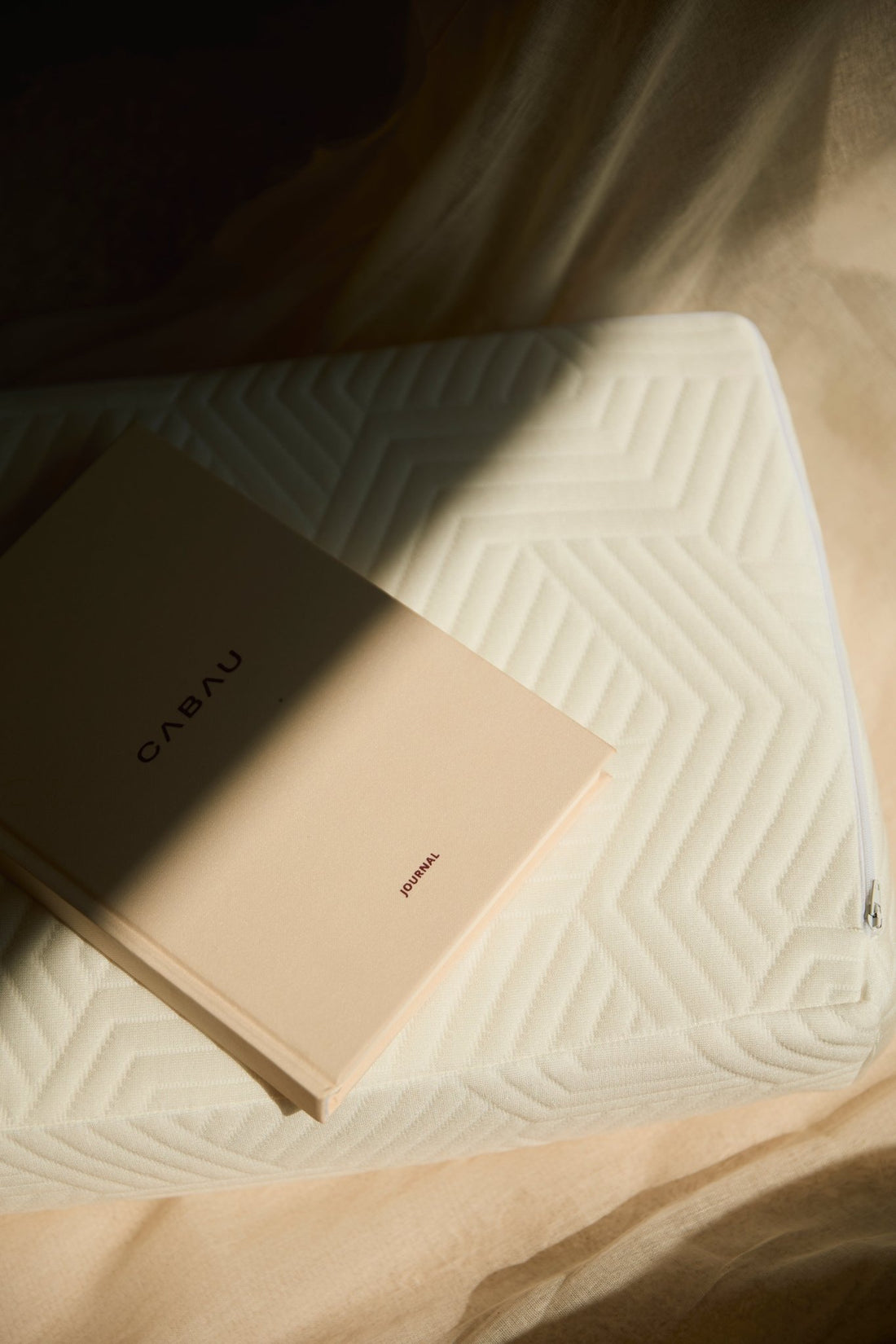 Reinigen en onderhouden van een traagschuim kussen - SidePillow