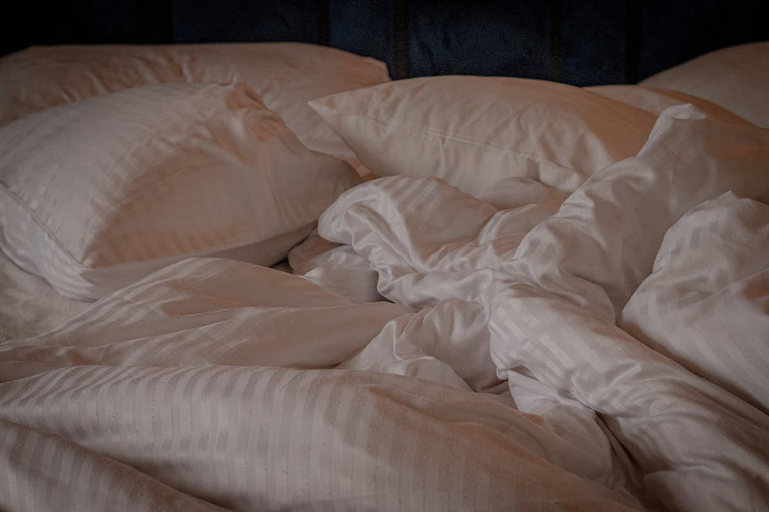 Licht bed met hoofdkussen