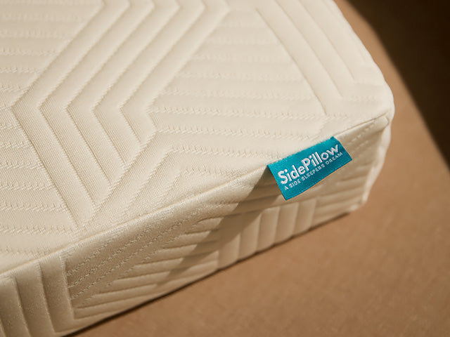 sidepillow logo close up van het label