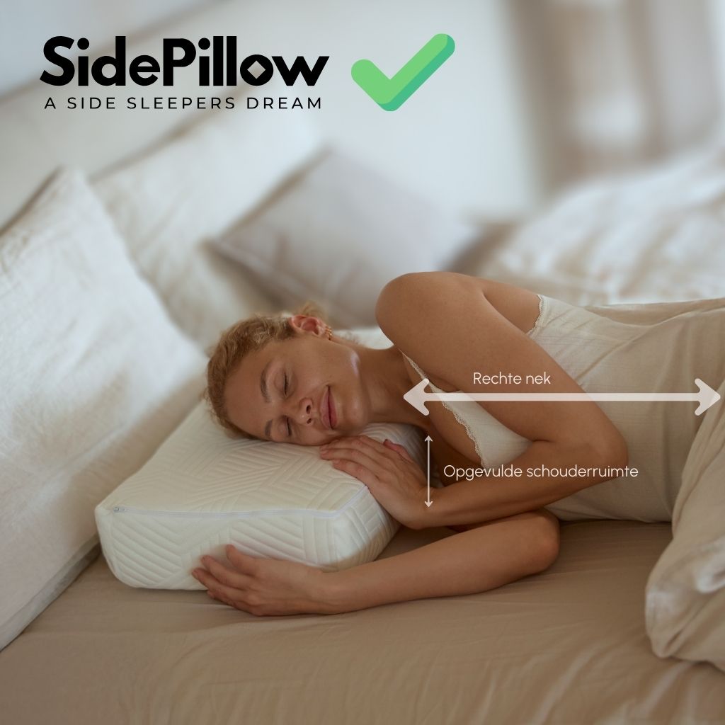 Vrouw op zij met rechthoekig traagschuim hoofdkussen voor zijslapers, toont rechte nek en opgevulde schouderruimte - SidePillow