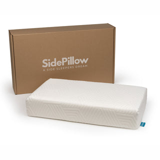 Rechthoekig SidePillow hoofdkussen met SidePillow verpakking op een witte achtergrond.