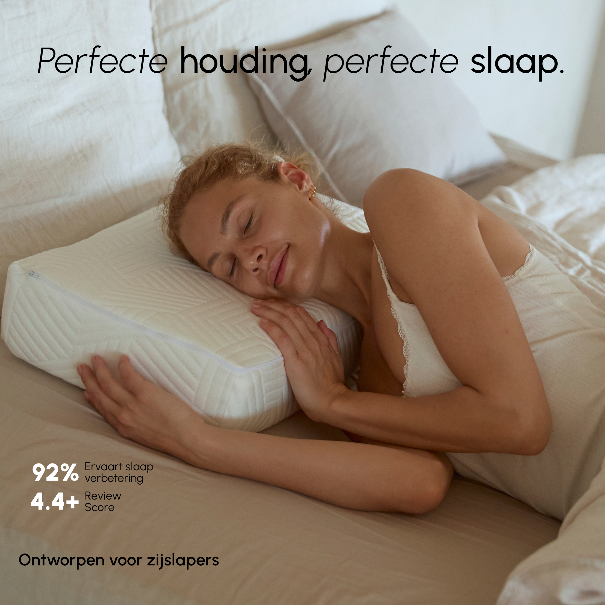 Zijslaper met rechthoekig SidePillow hoofdkussen, juiste houding voor nek en schouders.